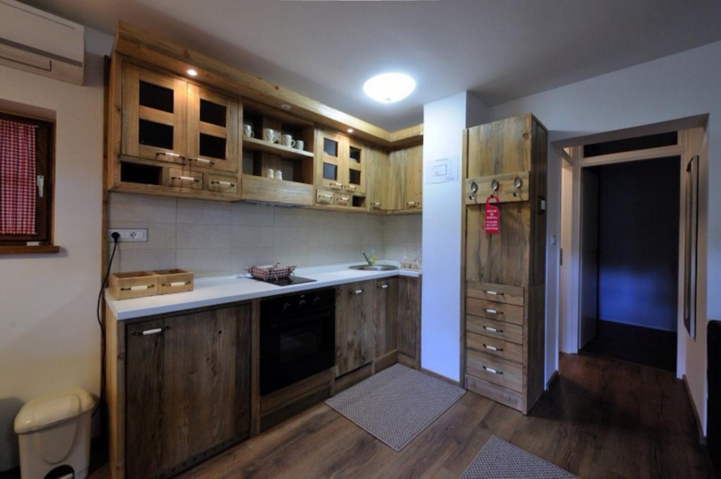 Apartment Drvena Kuca Mreznica غورنيي زفيتْسا الغرفة الصورة